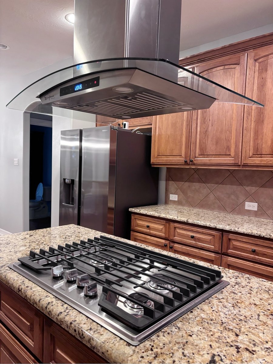 Gas 4-Burner stove along with Chimney